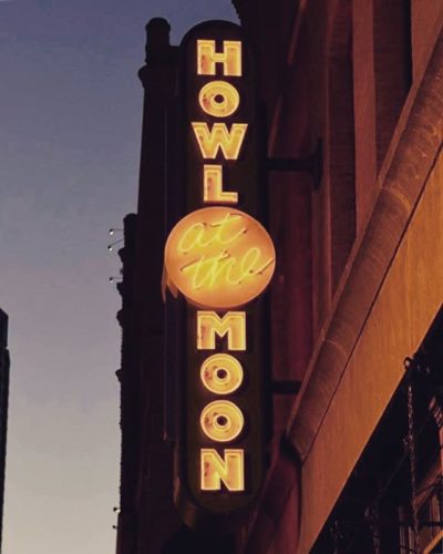 Can you guess which location Howl we were at last night?? 😉🤔 . . . . #howlatthemoon #livemusic #drinks #wolfpack #buckets #howlbaltimore #howlsa #howlstl #howlphilly #howlpittsburgh #howlboston #howlchicago #howlcharlotte #howldenver #howlhollywood #howlhouston #howlkc #howllouisville #howlorlando #howlindy #neon #neinsign #rivernorth