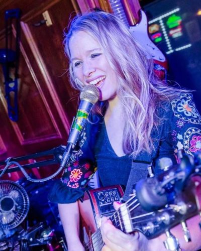 Let us serenade you into the weekend...👯‍♀️ . . . #howlatthemoon #moonme #livemusic #drinks #wolfpack #buckets #bucketsofbooze #shots #weekend #welcometotheshow #serenade #sing #music #musician #entertainers #guitar #friday
