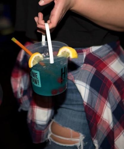 Thirsty Thursday calls for a personal size mini-bucket 🙋💙 32oz of deliciousness, all for you! . . . #howlatthemoon #drinks #wolfpack #buckets #minibuckets #thursday #thirstythursday #happyhour #adiosmofo #delicious #fridayever #livemusic