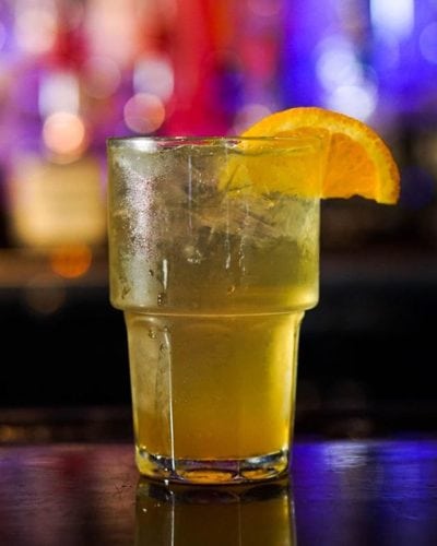 I got 99 problems but a peach ain’t one 🍑Pretty sure Jay-Z was referring to our fave cocktail, the Kentucky Peach 🙌@markersmark @finest_call . . #howlatthemoon #kentucky #peach #makersmark #cocktail #jayz