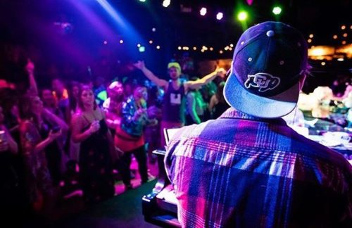 The show is different every night since YOU request the songs! Our talented musicians know it all 🎶 ⠀ What’s your favorite song to request? ⠀ 📸| @ebpixs3