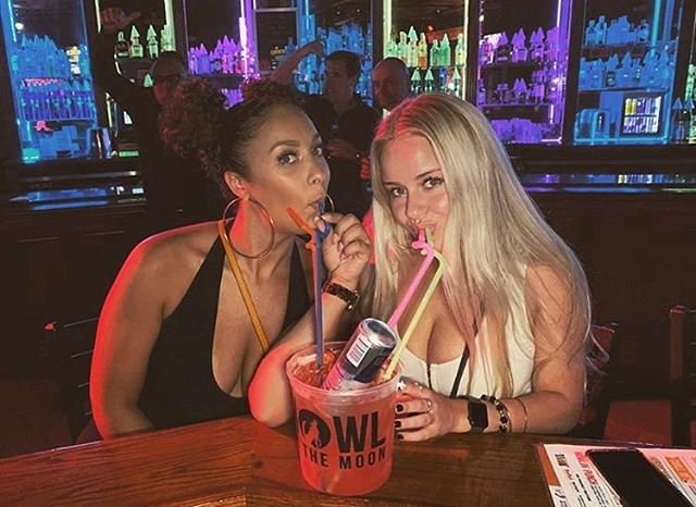 86oz Buckets + @redbull = Howlin’ Good Times 🤩🎉 ⠀ 📸| @mkhive